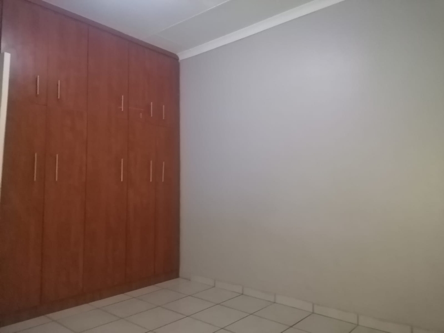 To Let 4 Bedroom Property for Rent in Geelhoutpark North West
